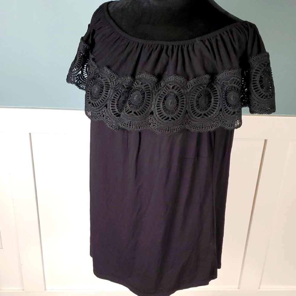 Adrianna Papell Lace Ruffles Black Top M